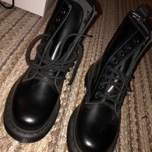 Black. Size 4. Fits a 5/6 woman. Brand new